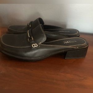 Women’s Liz Claiborne villager mules-black-new in box-black